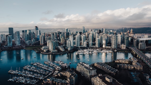 Aerial view of Vancouver buildings during daytime Free to use under the Unsplash License https://unsplash.com/photos/dBp9dbQCh4Q Immigration Services Canada Servicios de Inmigración